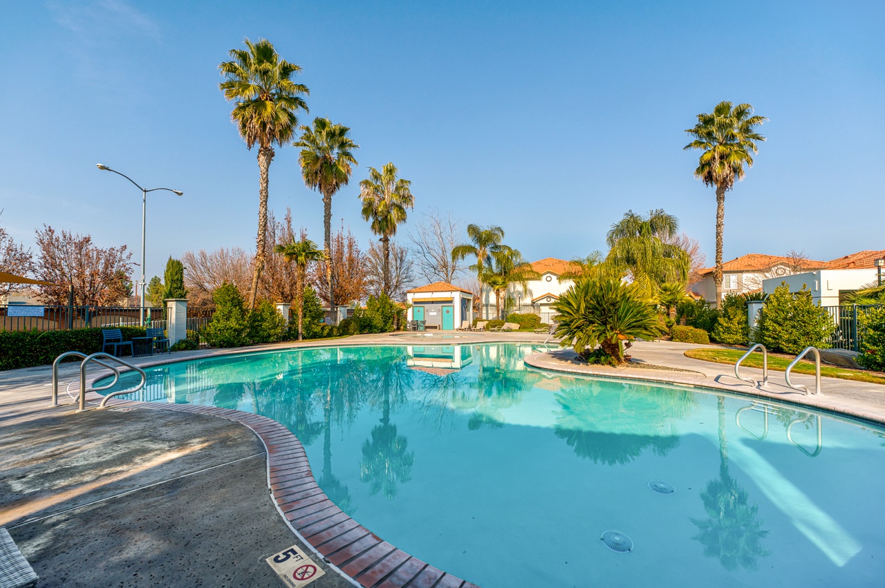 5355 North Valentine Avenue