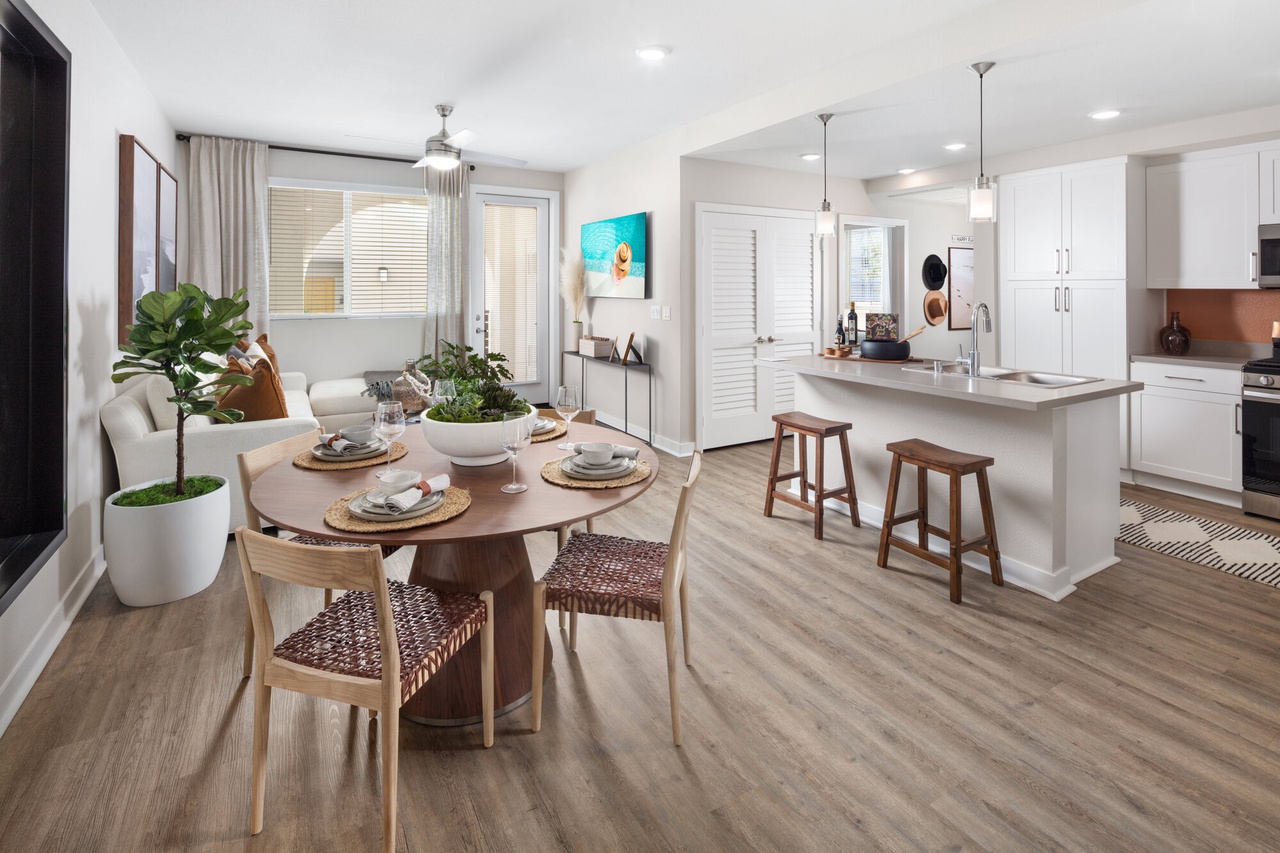 1559 North Santa Fe Avenue