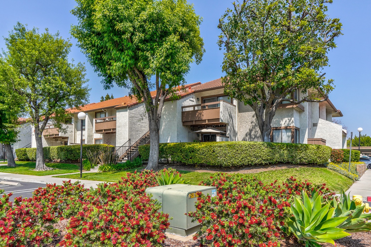 1400 North Grand Avenue