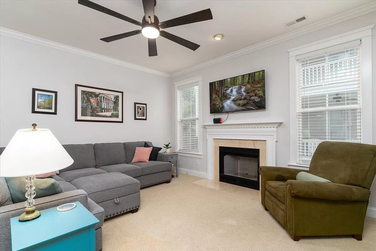 1557 North Honore Street